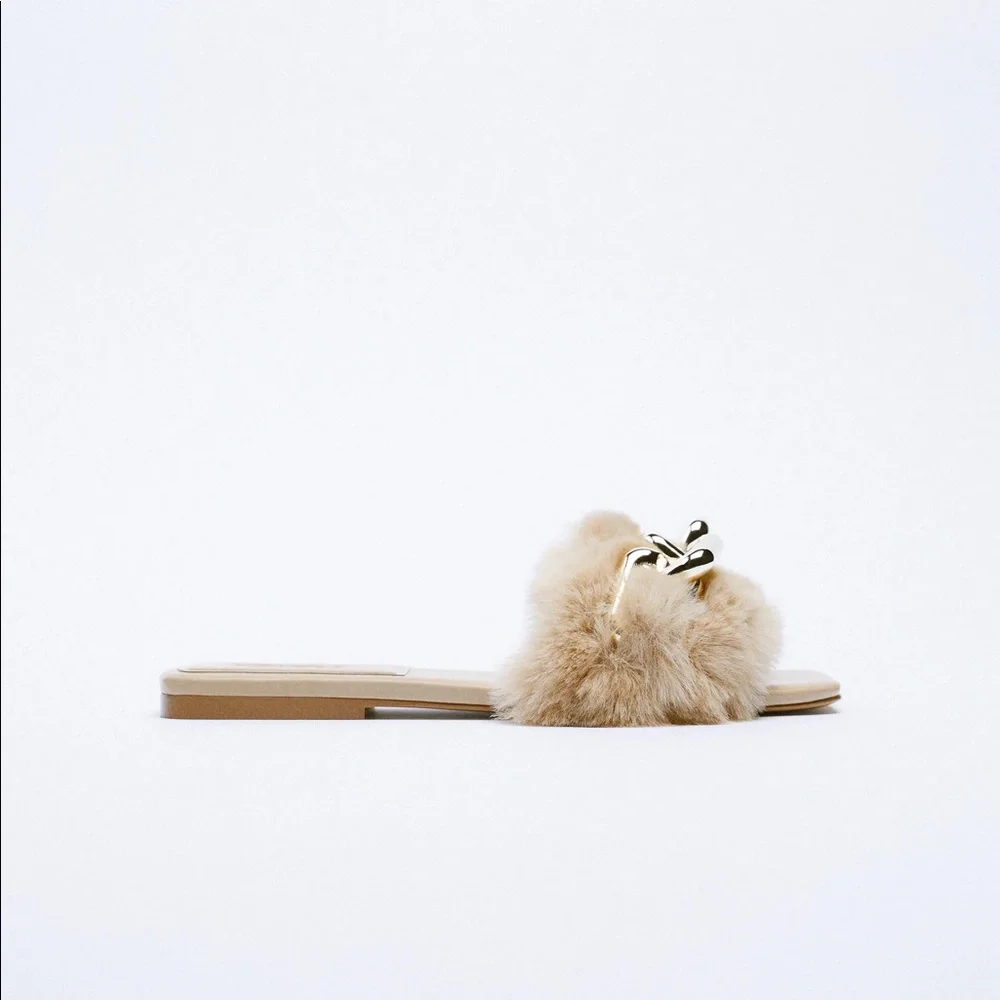 Zara stone grey low heel faux fur sandals with chain buckle - Picture 3 of 8